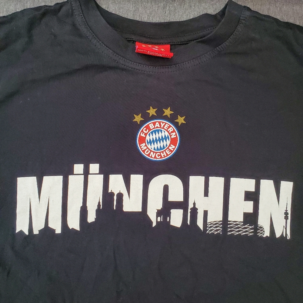 BAYERN MUNCHEN TSHIRT.